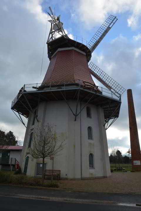 Windmühle Emtinghausen an der Niedersächsischen Mühlenstraße